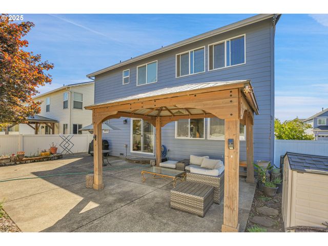 812 N 27TH Ave, Cornelius, OR 97113