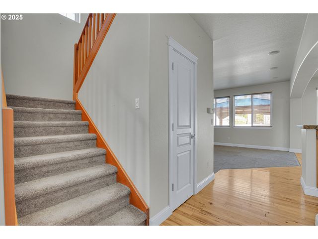 812 N 27TH Ave, Cornelius, OR 97113