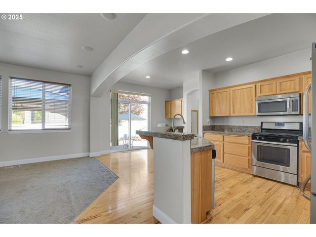 812 N 27TH Ave, Cornelius, OR 97113