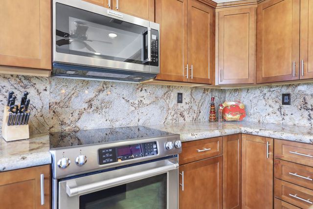 175 Las Lomas, Palm Desert, CA 92260