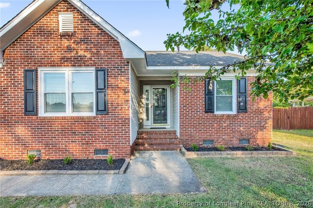 805 Windingwood Place, Hope Mills, NC 28348