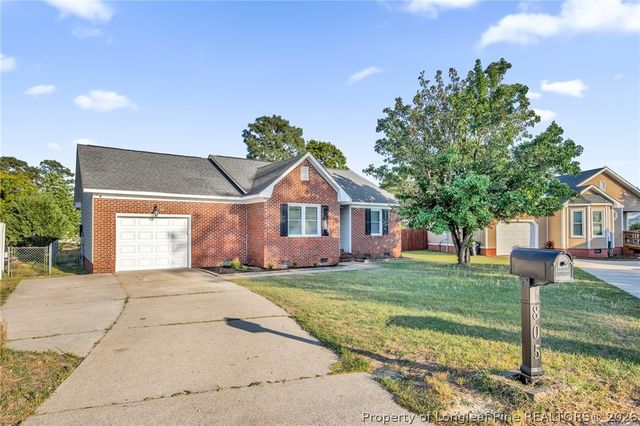 805 Windingwood Place, Hope Mills, NC 28348