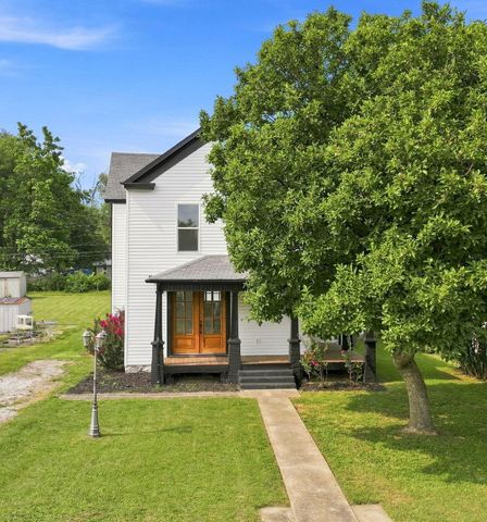 1139 W Lynn Street, Springfield, MO 65802