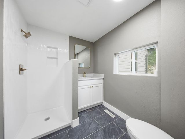 1139 W Lynn Street, Springfield, MO 65802
