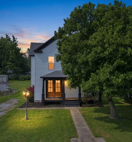 1139 W Lynn Street, Springfield, MO 65802