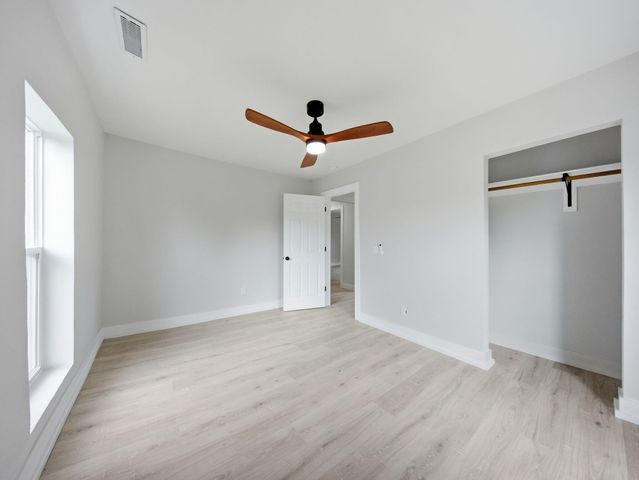 1139 W Lynn Street, Springfield, MO 65802