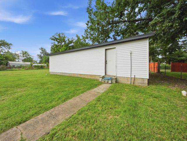 1139 W Lynn Street, Springfield, MO 65802