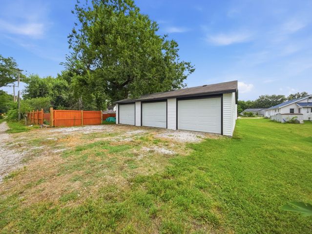 1139 W Lynn Street, Springfield, MO 65802
