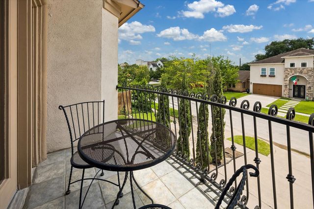 2034 Norfolk Street, Houston, TX 77098