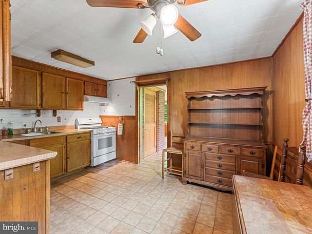 105 YALE SQ, Morton, PA 19070