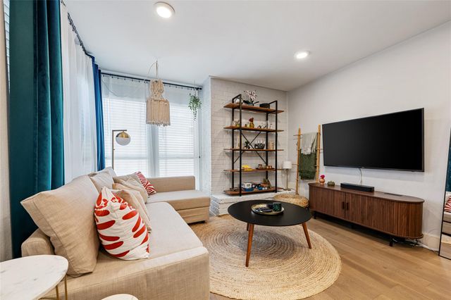 909 Reinli ST 122, Austin, TX 78751