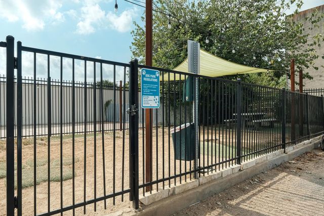 909 Reinli ST 122, Austin, TX 78751