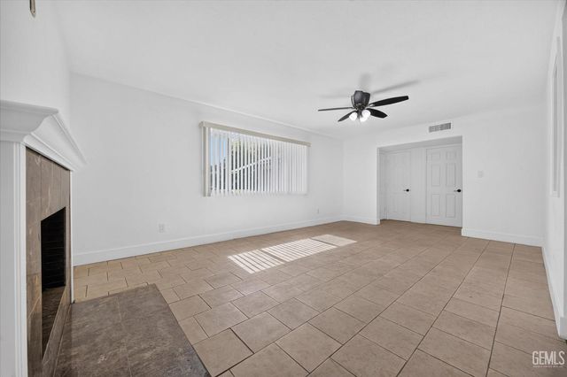 1031 Elizabeth Court, Bakersfield, CA 93308