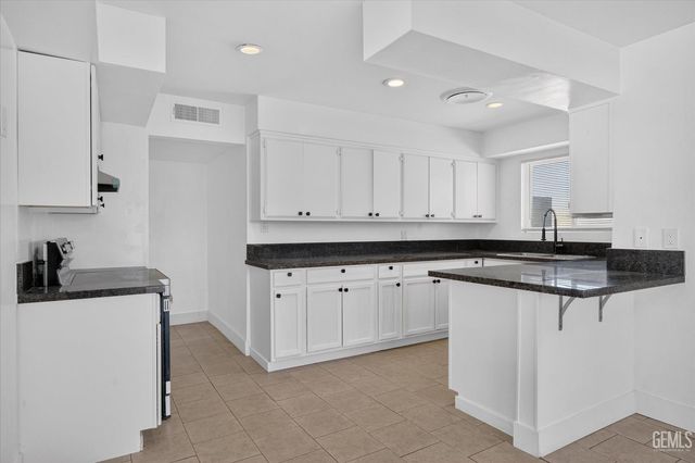 1031 Elizabeth Court, Bakersfield, CA 93308