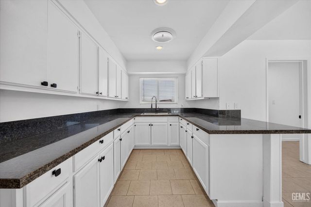 1031 Elizabeth Court, Bakersfield, CA 93308