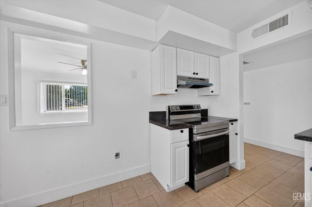 1031 Elizabeth Court, Bakersfield, CA 93308
