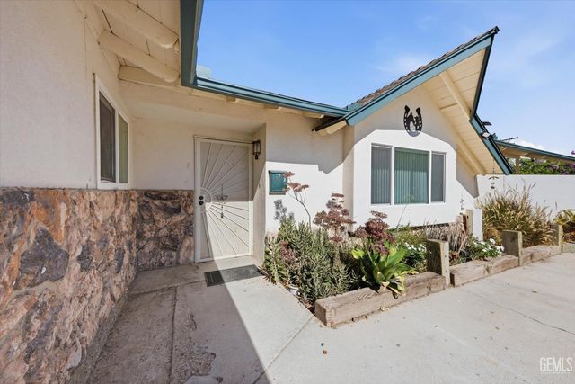 1031 Elizabeth Court, Bakersfield, CA 93308
