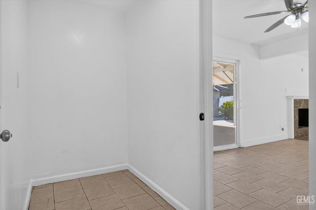 1031 Elizabeth Court, Bakersfield, CA 93308