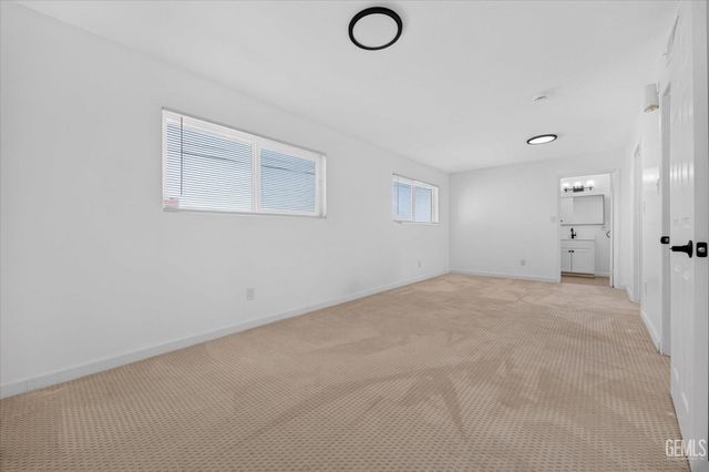 1031 Elizabeth Court, Bakersfield, CA 93308