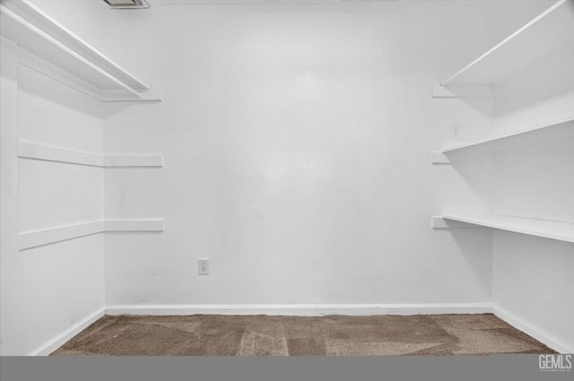 1031 Elizabeth Court, Bakersfield, CA 93308