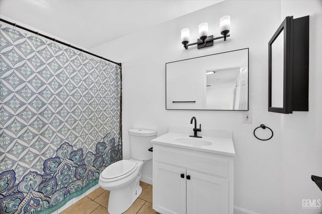 1031 Elizabeth Court, Bakersfield, CA 93308