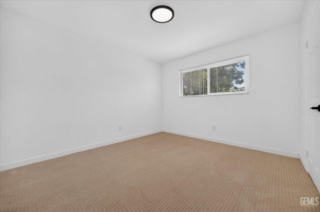 1031 Elizabeth Court, Bakersfield, CA 93308