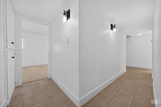 1031 Elizabeth Court, Bakersfield, CA 93308