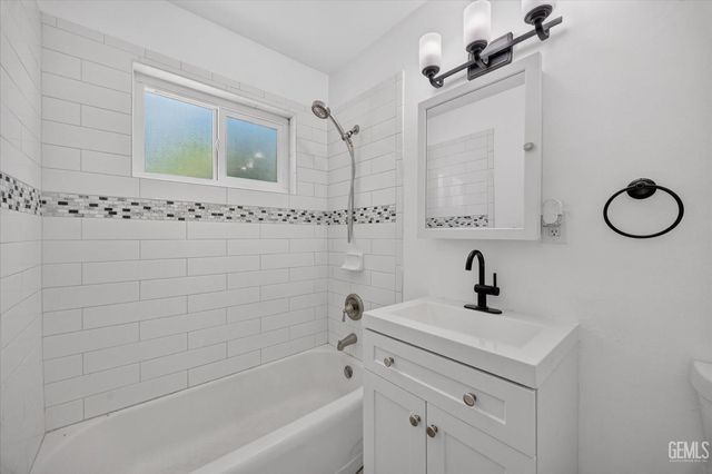 1031 Elizabeth Court, Bakersfield, CA 93308