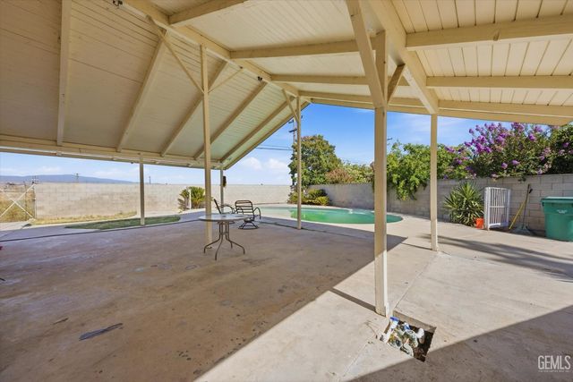 1031 Elizabeth Court, Bakersfield, CA 93308
