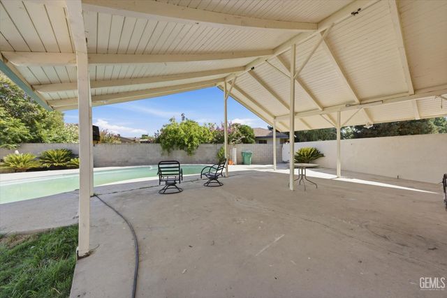 1031 Elizabeth Court, Bakersfield, CA 93308