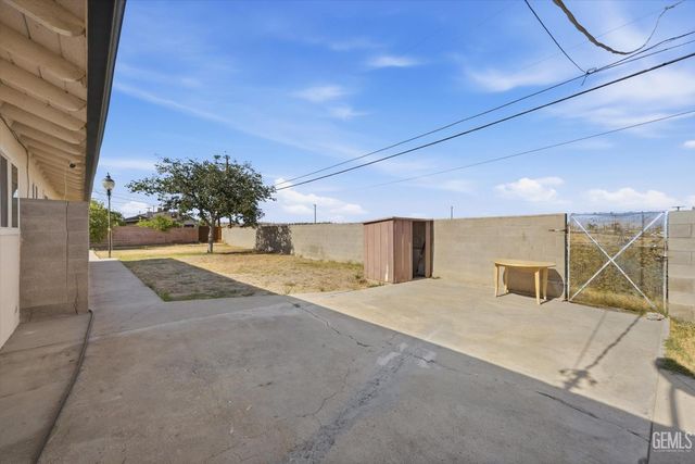 1031 Elizabeth Court, Bakersfield, CA 93308