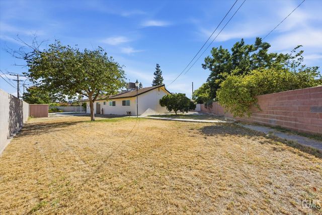 1031 Elizabeth Court, Bakersfield, CA 93308