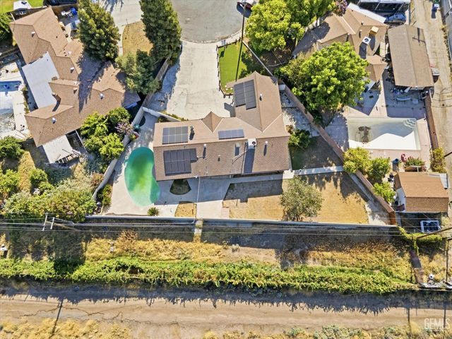 1031 Elizabeth Court, Bakersfield, CA 93308