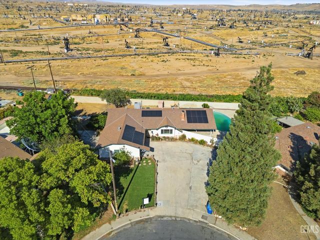 1031 Elizabeth Court, Bakersfield, CA 93308
