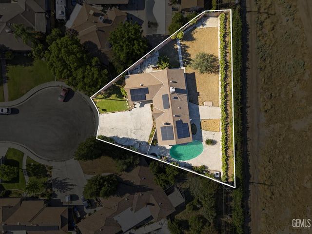 1031 Elizabeth Court, Bakersfield, CA 93308