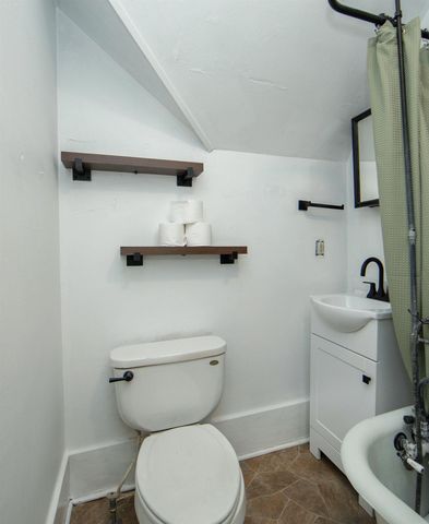 103 Summit, Waterloo, IA 50701