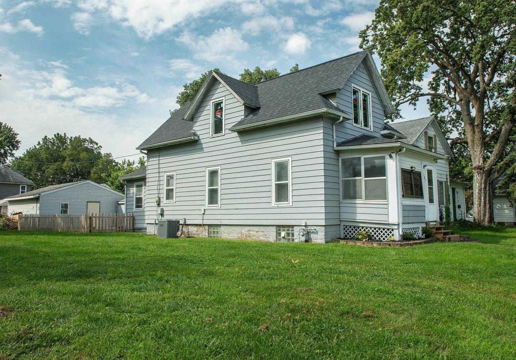 103 Summit, Waterloo, IA 50701