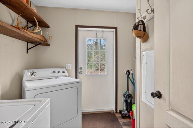 447689 US HIGHWAY 301, Callahan, FL 32011