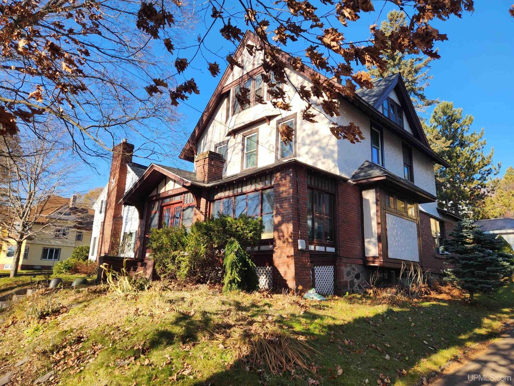 304 Harris Avenue, Hancock, MI 49930