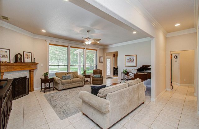 805 Enchanted Oaks Drive, Angleton, TX 77515