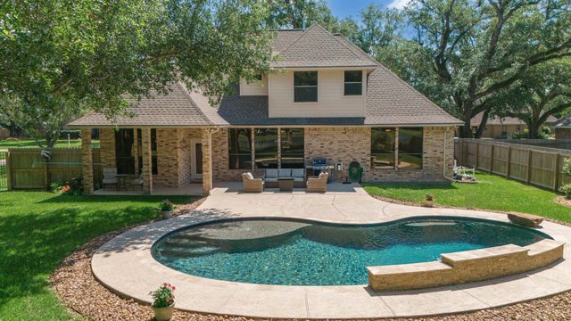 805 Enchanted Oaks Drive, Angleton, TX 77515