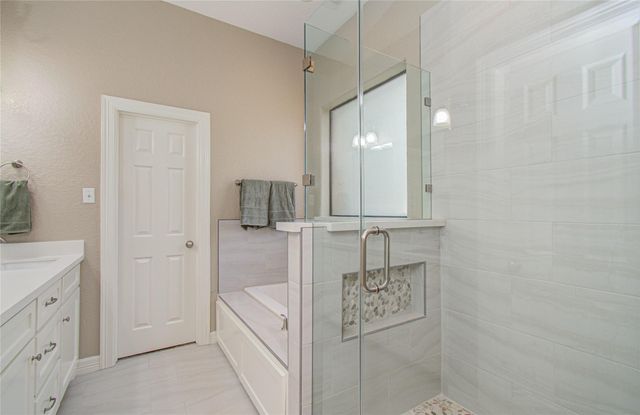 805 Enchanted Oaks Drive, Angleton, TX 77515