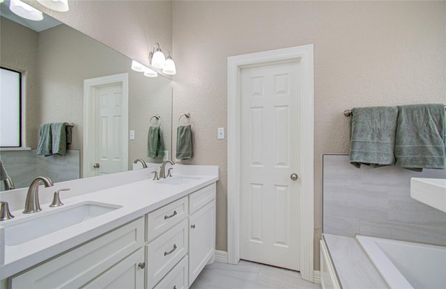 805 Enchanted Oaks Drive, Angleton, TX 77515