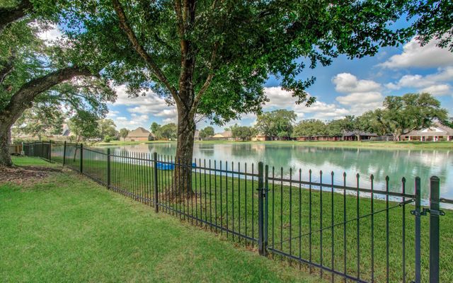805 Enchanted Oaks Drive, Angleton, TX 77515