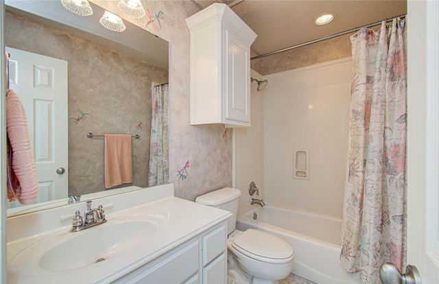 805 Enchanted Oaks Drive, Angleton, TX 77515