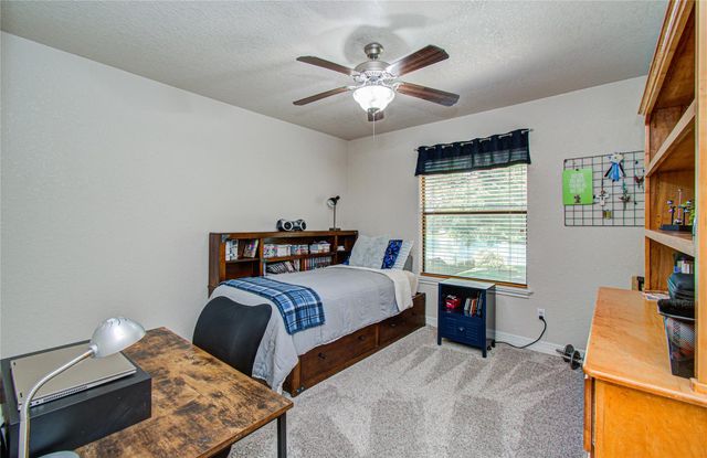 805 Enchanted Oaks Drive, Angleton, TX 77515
