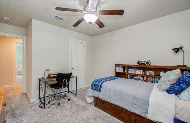 805 Enchanted Oaks Drive, Angleton, TX 77515