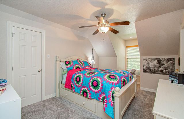 805 Enchanted Oaks Drive, Angleton, TX 77515