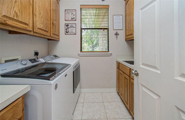 805 Enchanted Oaks Drive, Angleton, TX 77515