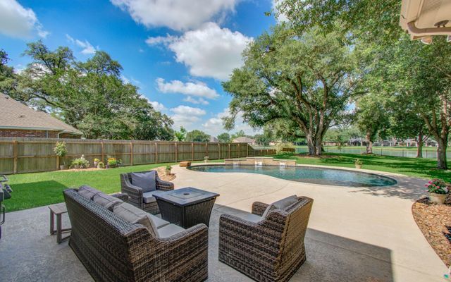 805 Enchanted Oaks Drive, Angleton, TX 77515
